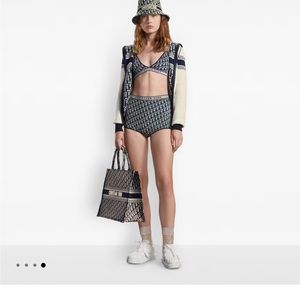 Dior 2 piece set: BRALETTE and BRIEFS
Blue Dior Oblique Technical Cotton